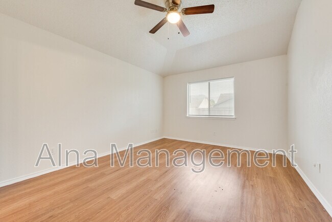 Building Photo - 1405 Gainsborough Way