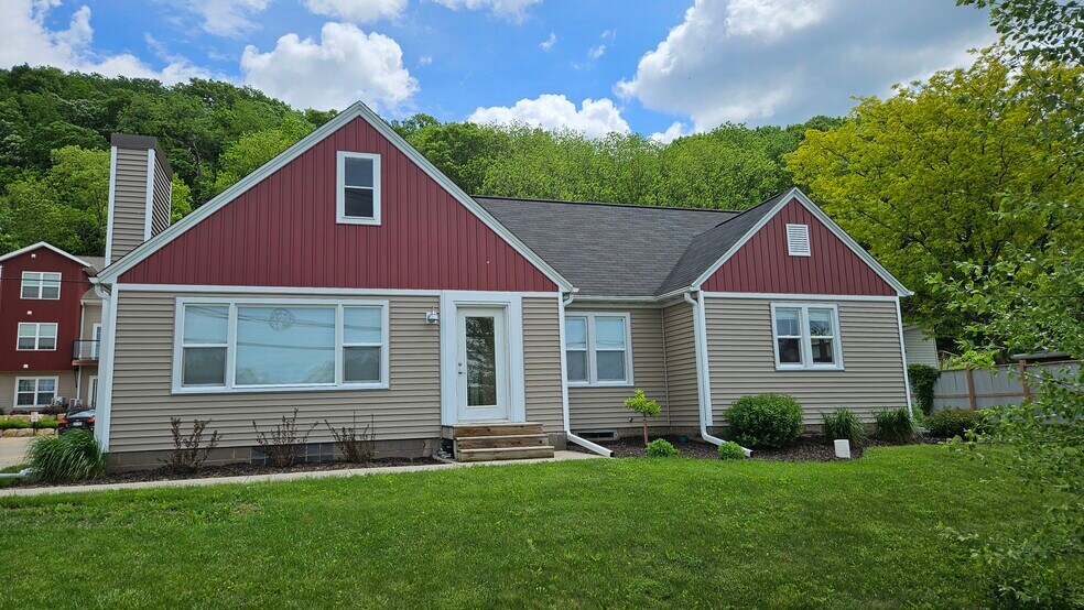 Building Photo - 2306 Wisconsin 16