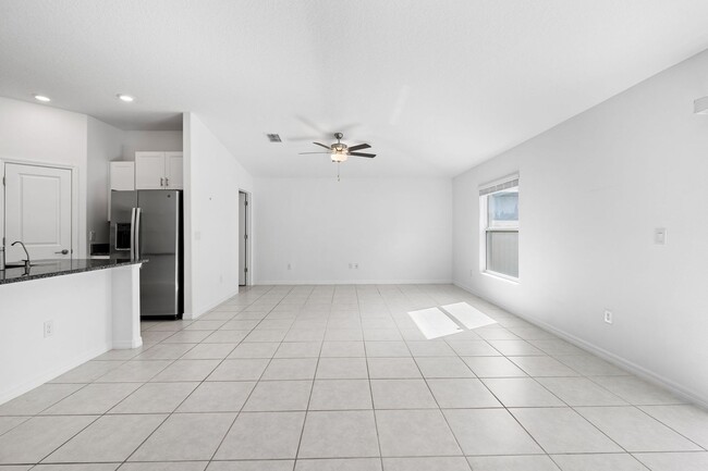 Building Photo - Like New 3/2 in Wimauma