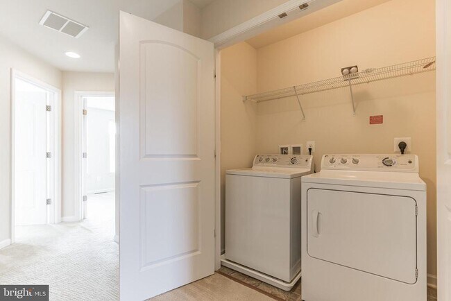 Building Photo - 25621 Pleasant Valley Rd