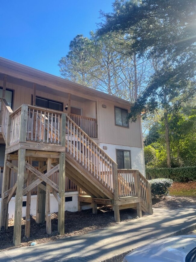 Building Photo - 2 Bedroom Condo