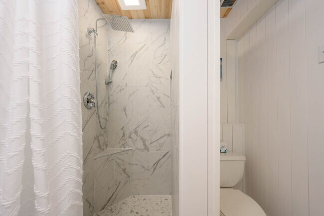 Building Photo - 3 Cassina Ln