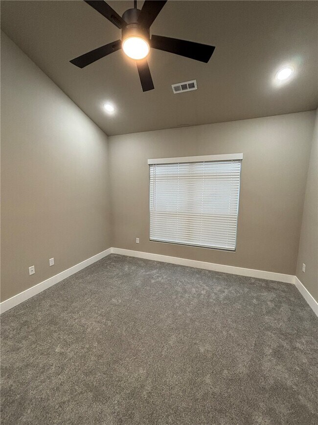 Building Photo - 470 Azurite Rd