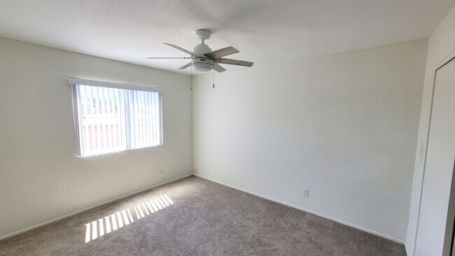 Building Photo - 267 W 6th Ave