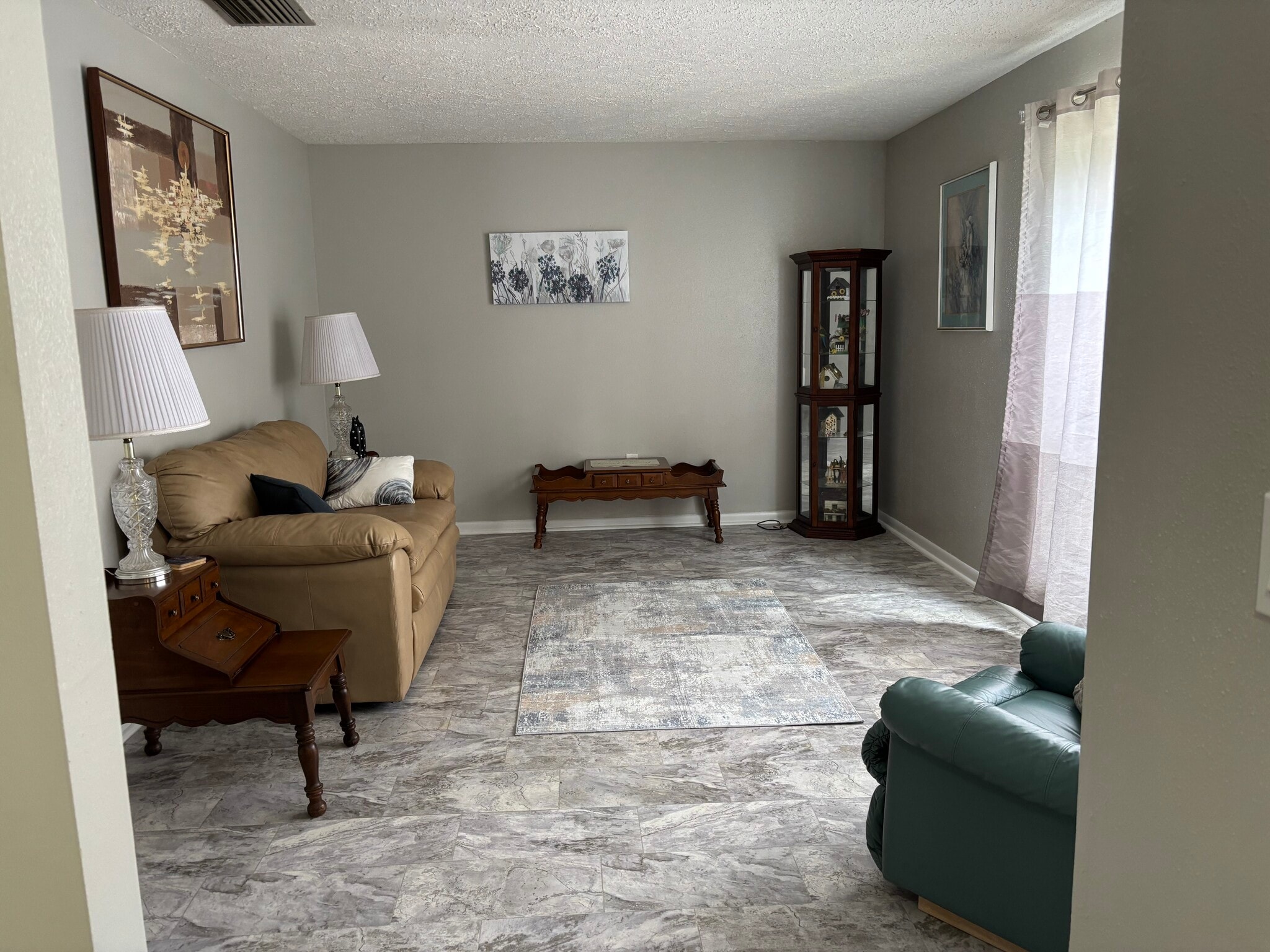 Sitting room - 11717 Douglas Ln
