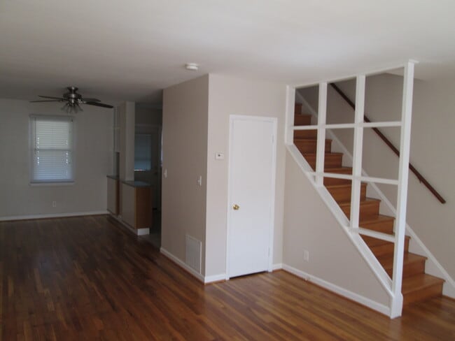 Building Photo - 3BR/2BA Townhome in Dundalk!