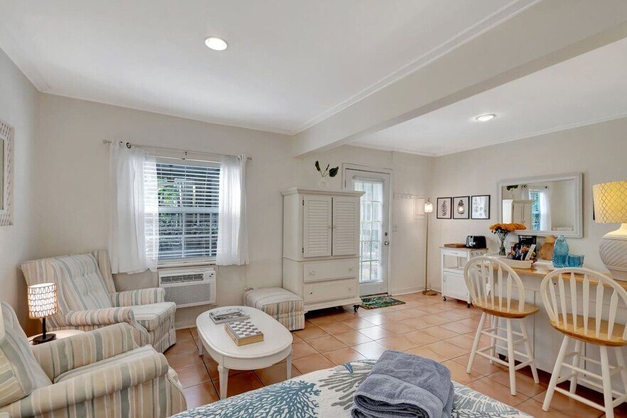 Building Photo - 516 28th St