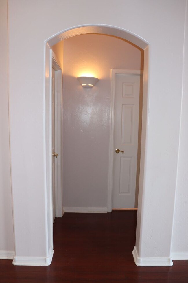 Building Photo - Beautiful West Side Home in Gated Community