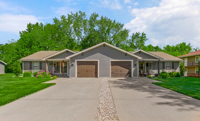 Building Photo - 12 Wallingford Dr