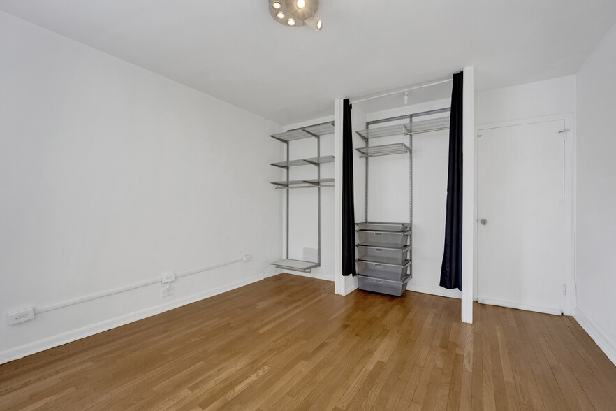 Building Photo - 129 E Bellevue Pl