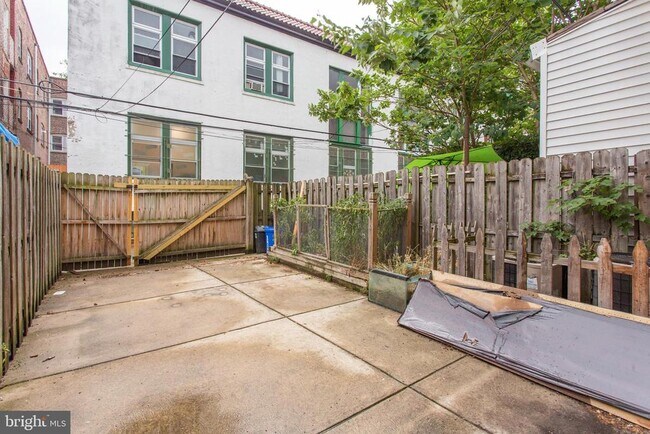 Building Photo - 4436 Sansom St