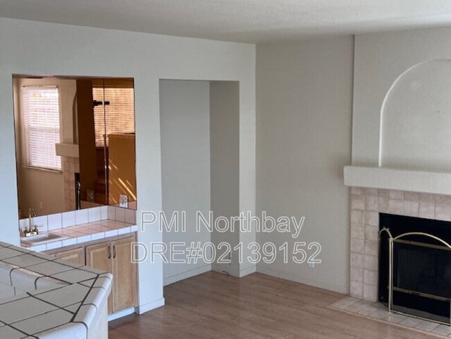 Building Photo - 3213 Hilton Head Dr