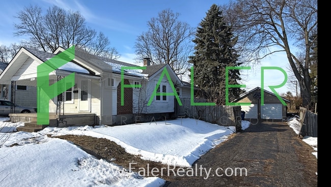 Building Photo - Belmont Bungalow!