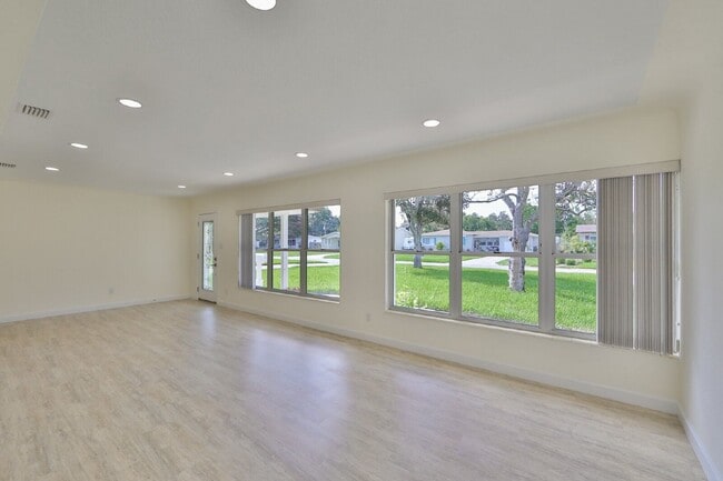 Building Photo - 5941 4th Ave N