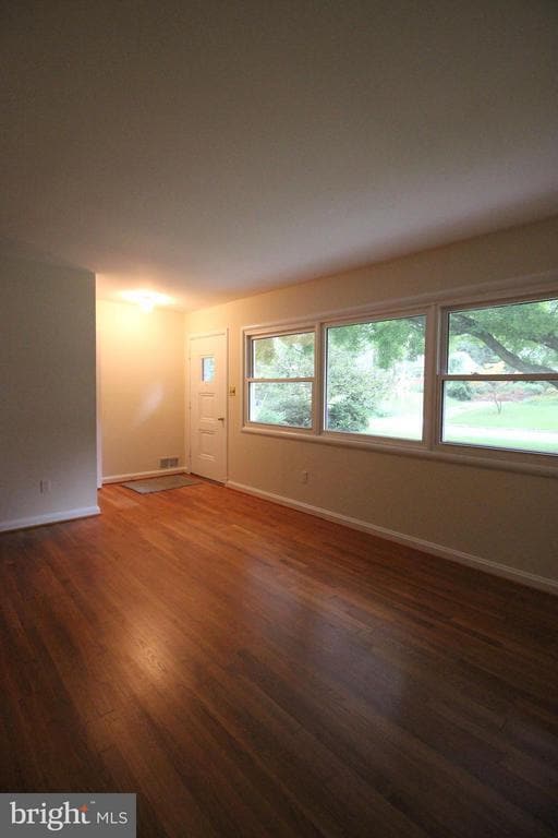 Building Photo - 907 Hillcrest Dr SW