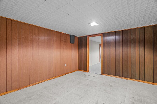 Building Photo - 6138 Emerald Ave