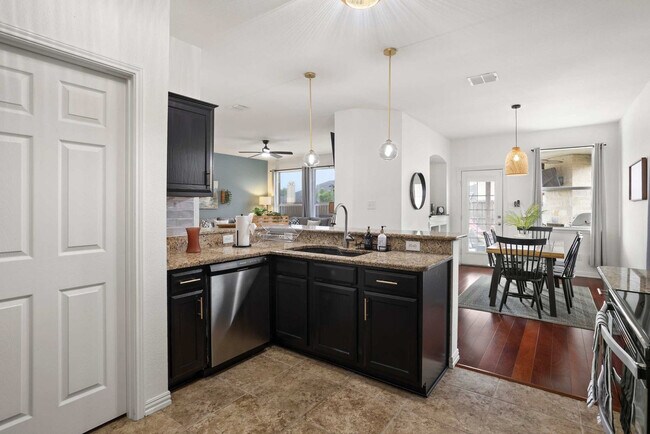 Building Photo - 2805 Whetstone Dr