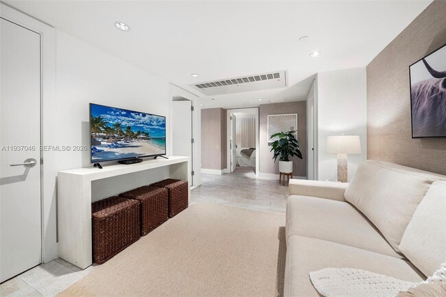 Building Photo - 102 24th St