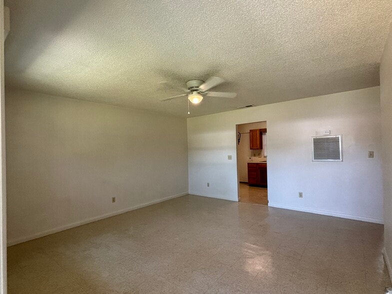 Building Photo - 206 N Iona Ave
