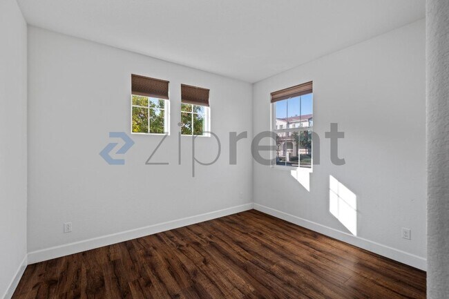 Building Photo - 2060 Salice Wy