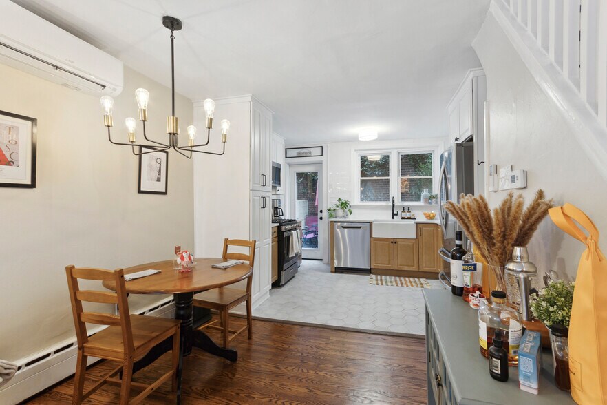 Primary Photo - 715 Ellsworth St