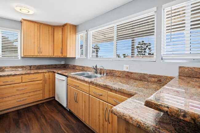 Building Photo - Remodeled San Diego Gem: 2-Bedroom + Den H...