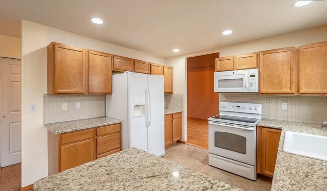 Building Photo - Home in Desert Highlands Neighborhood