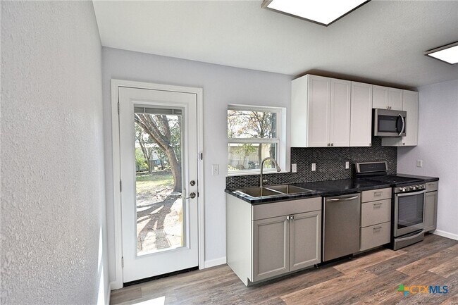 Building Photo - 571 W Merriweather St