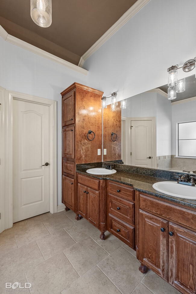 Building Photo - 4402 Ellis Ct