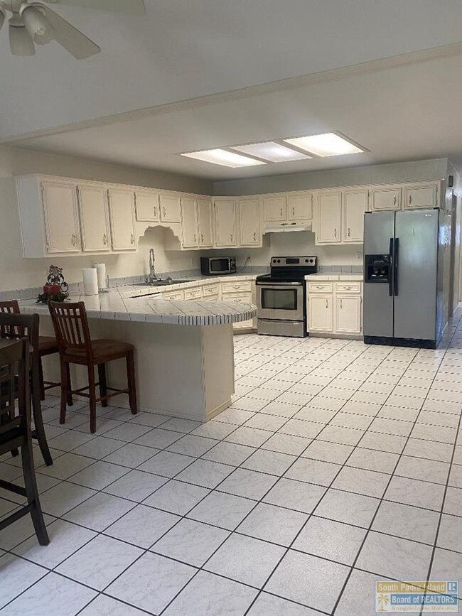 Building Photo - 112 E Constellation Dr