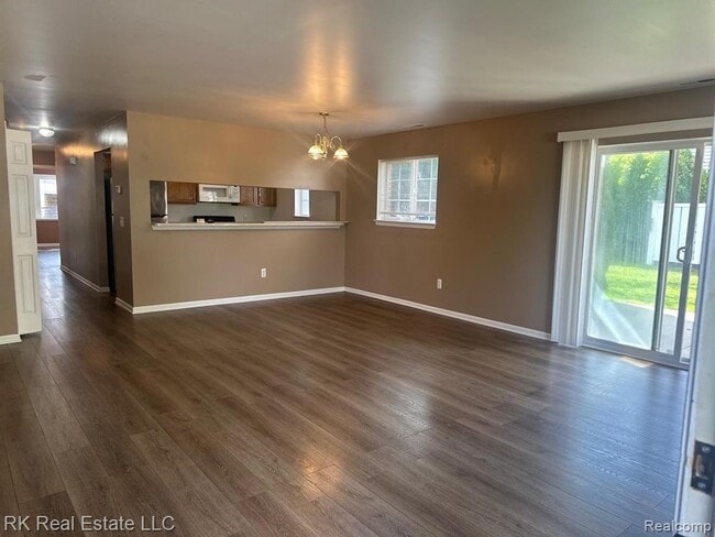 Building Photo - 3581 Reeves Dr