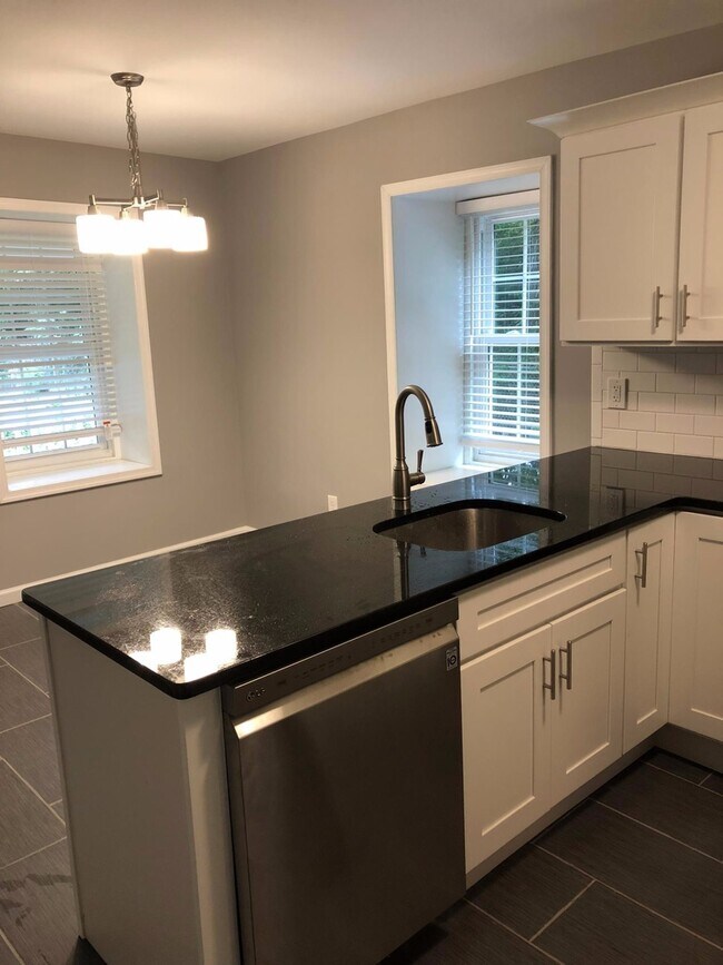Building Photo - 3-Bedroom Home in Emmaus