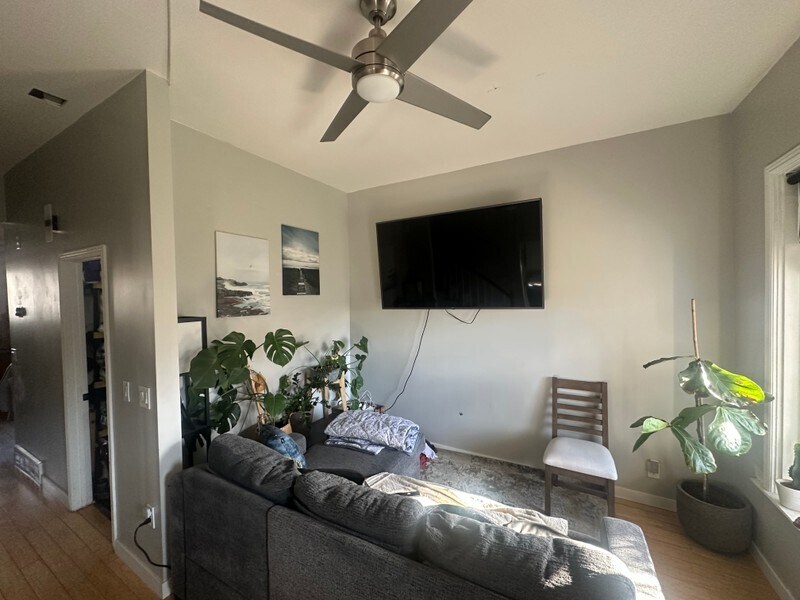Building Photo - 264 N 600 W