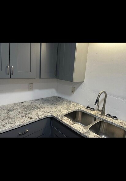 Building Photo - 356 Ladybird Dr