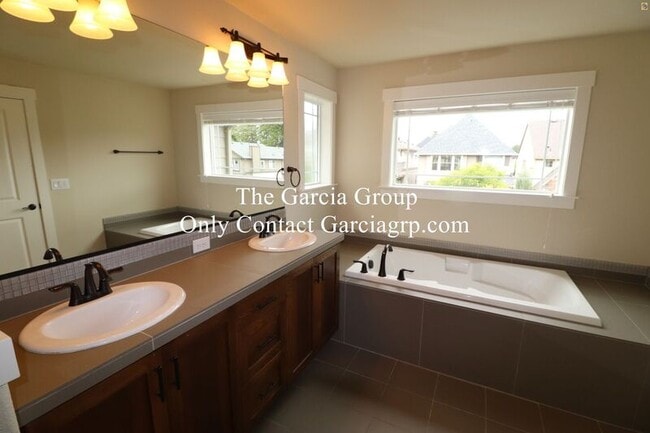 Building Photo - 13712 SW 172nd Ave