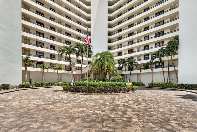 Building Photo - 9650 S Ocean Dr