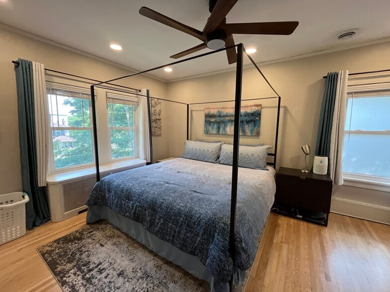 Building Photo - 4732 Harriet Ave