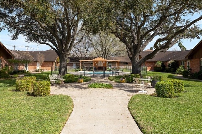 Building Photo - 19 Westgate Dr