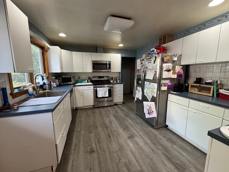 first floor unit - spacious kitchen - 229 Chapel St