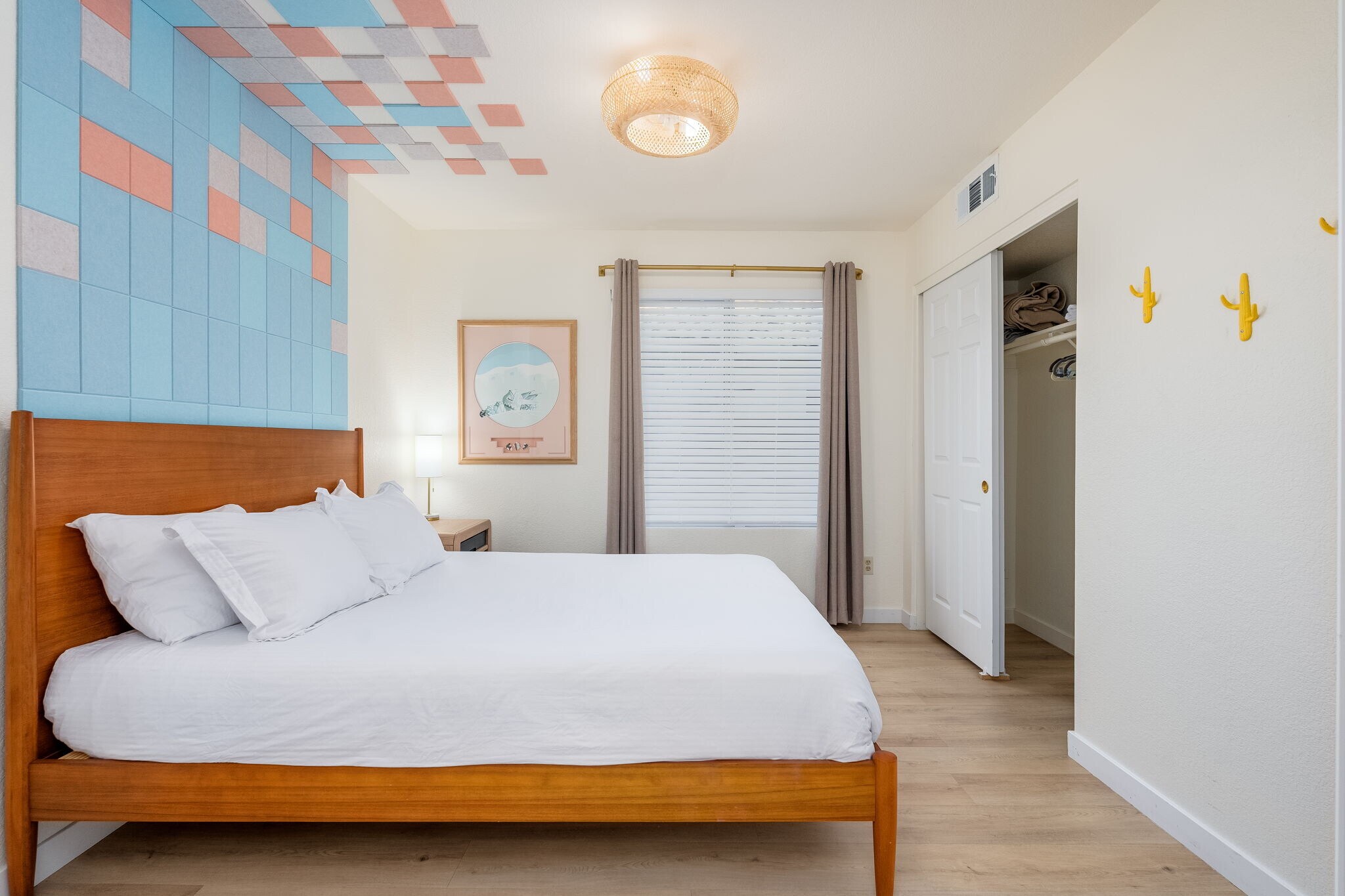 Building Photo - 3514 N Diego