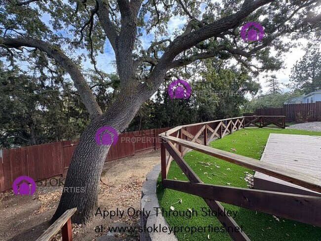 Building Photo - 1920 Encima Dr