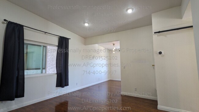 Building Photo - 636 E Birch St