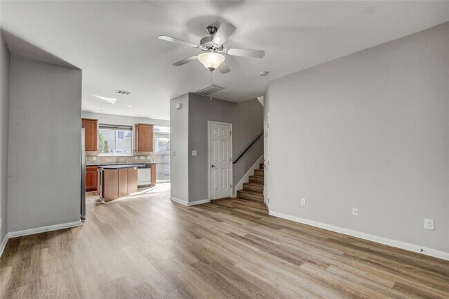 Building Photo - 512 Eberhart Ln