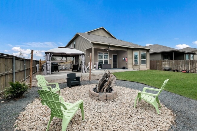 Building Photo - 5802 Acacia Farm