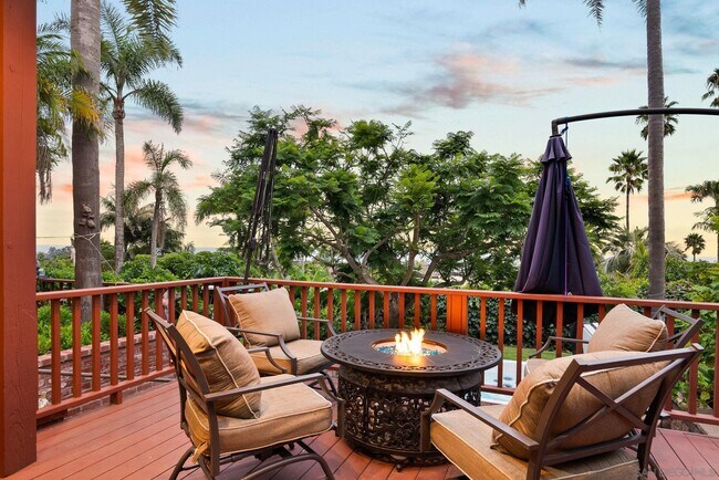 Building Photo - 701 N Granados Ave