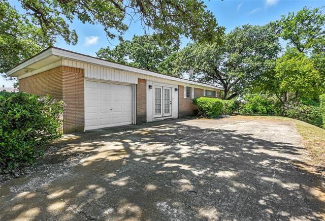 Building Photo - 1502 Westcrest Dr