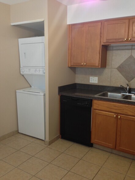 Laundry center in kitchen - 1319 Argo Ln