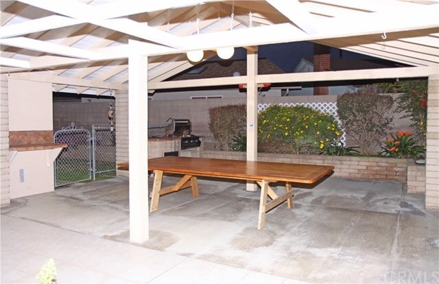 Building Photo - 9225 Talbert Ave