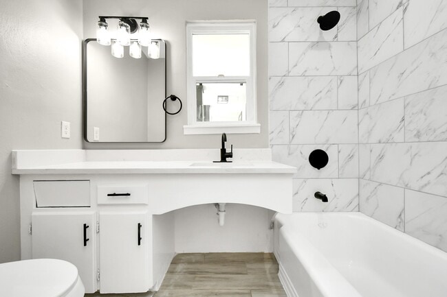 Building Photo - 8034 Ridgeview Dr