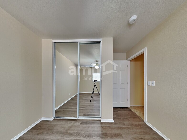 Building Photo - 15617 W Caribbean Ln